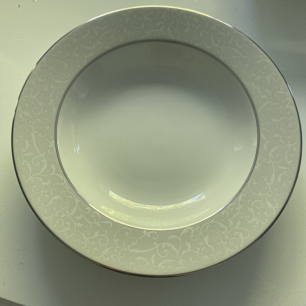Mikasa Silver Parchment L3438 Lot of 4 Soup or Salad Bowls New w/Sticker
